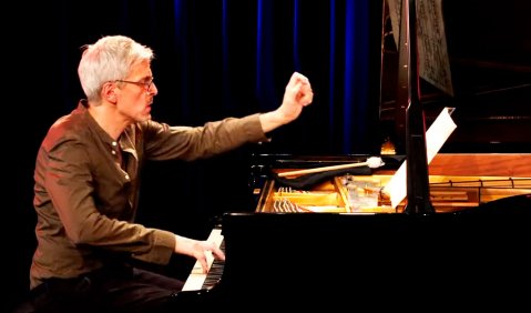 Jan Gerdes. Screenshot aus der Übertragung via YouTube. 