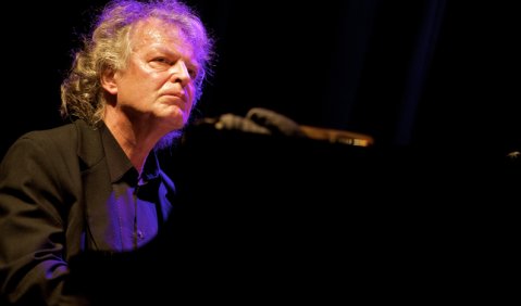 Joachim Kühn präsentierte in Berlin sein Trio-Projekt „Out of the Desert“. Foto: Sascha Rheker