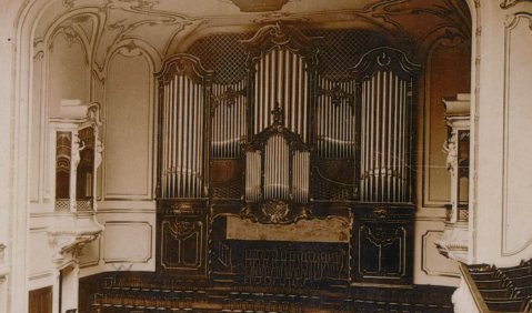 Die Laeiszhalle mit der historischen Walcker-Orgel im Jahr 1908. Foto: Staatsarchiv Hamburg