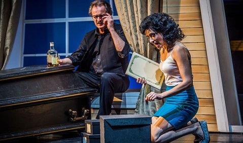 A Quiet Place. Huub Claessens (Old Sam), Evmorfia Metaxaki (Dede). Foto: Olaf Malzahn