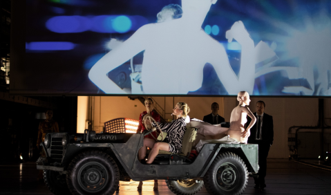 Castorf inszeniert Musiktheater «Molto agitato». Foto:Monika Rittershaus