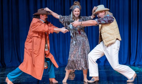 „Die Dollarprinzessin“ in Leipzig: Nora Lentner mit Andreas Rainer (li) und Radoslaw Rydlewki. Foto: Tom Schulze