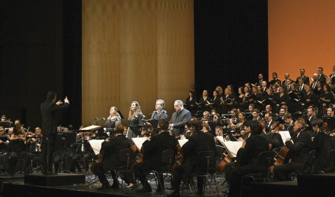 Zur Situation passender? Teodor Currentzis und MusicAeterna mit Verdis Requiem im Festspielhaus Baden-Baden. Foto: Andrea Kremper
