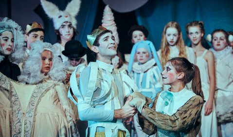 Daniel Arnaldos (Prinz) und Ensemble des Kinderopernhauses Unter den Linden | Foto: Pascal Bünning