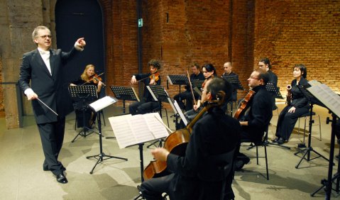 Mit dem Teufel um Bildung tanzen die taschenphilharmonie präsentiert