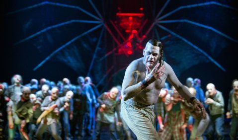 Der Vampyr an der Komischen Oper Berlin. Foto: Iko Freese | drama-berlin.de