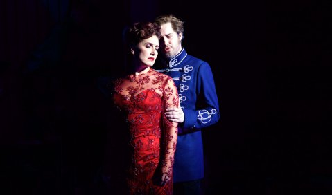 Alexandra Reinprecht (Gräfin Viktoria), Daniel Prohaska (Stefan Koltay). Foto: © Christian POGO Zach