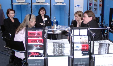 Weltrekordversuch im Warten auf die Zukunft. Musikmesse 2000. Foto: Hufner