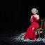 Marilyn Monroe (Veronika Sch&auml;fer) mit der Pillendose, die das Beruhigungsmittel enth&auml;lt, das ihr unwiderrufliches Ende herbeif&uuml;hren soll.  &copy; Thomas M. Jauk/Stage Picture