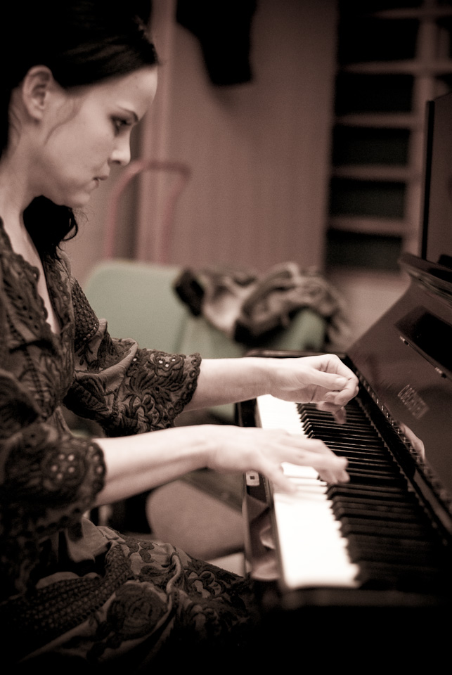 Agnes Krumwiede am Klavier